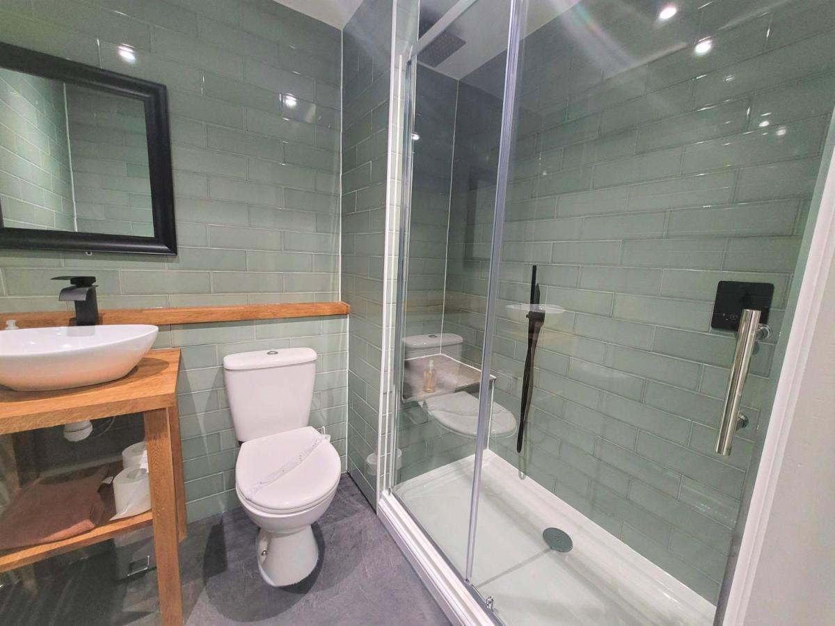 גלוסטר New County Hotel & Serviced Apartments By Roomsbooked מראה חיצוני תמונה
